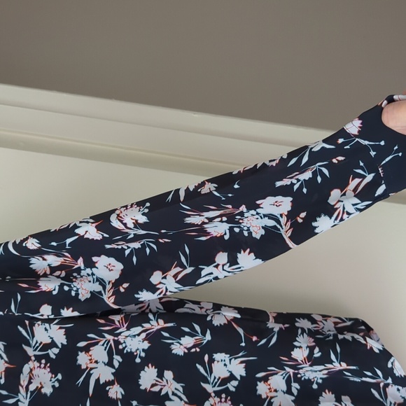 Banana Republic Navy Floral Blouse Size XS - Picture 10 of 10